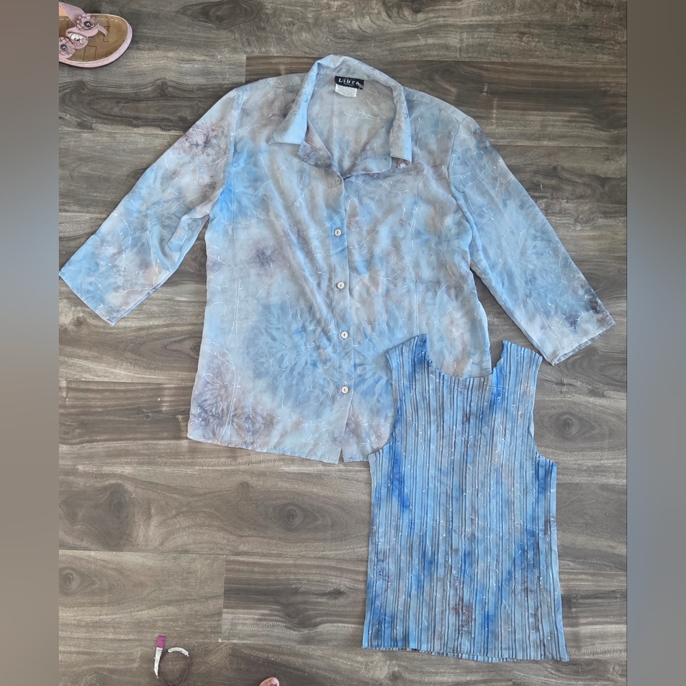 Libra Women's Vintage Light Blue Button Down Shirt